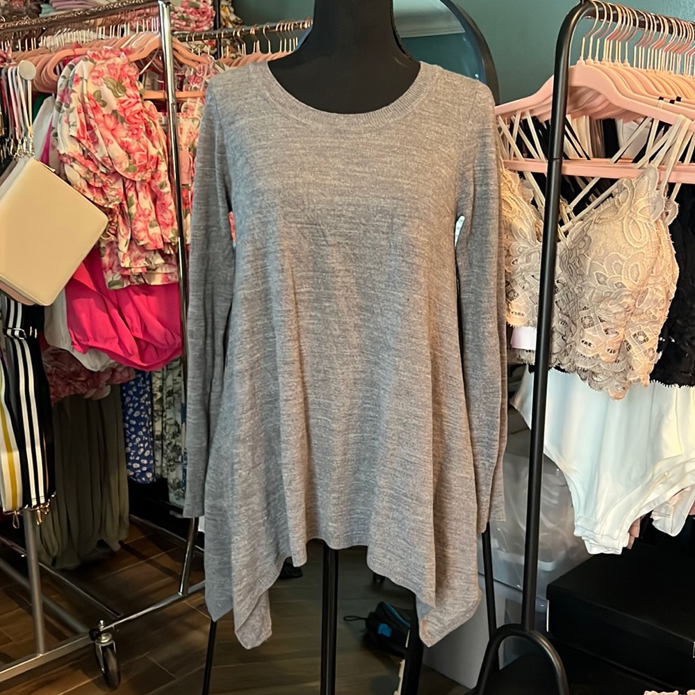 Long sleeve sweater, high/low side to front/back